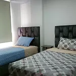 Aparta Hotel Los Nogales , Cerca Al Aeropuerto